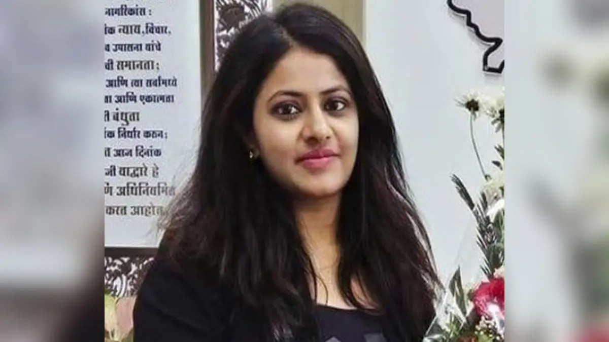 'Sedated and Tied': Sacked IAS Trainee Puja Khedkar Alleges House Help Robbed Family in Pune, Probe Underway
