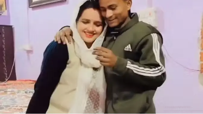 पाकिस्तानी सीमा हैदर के पेट में 7 माह का बच्चा, VIDEO में सचिन को 2 सबूत दिखा बोली- यू आर अगेन पापा