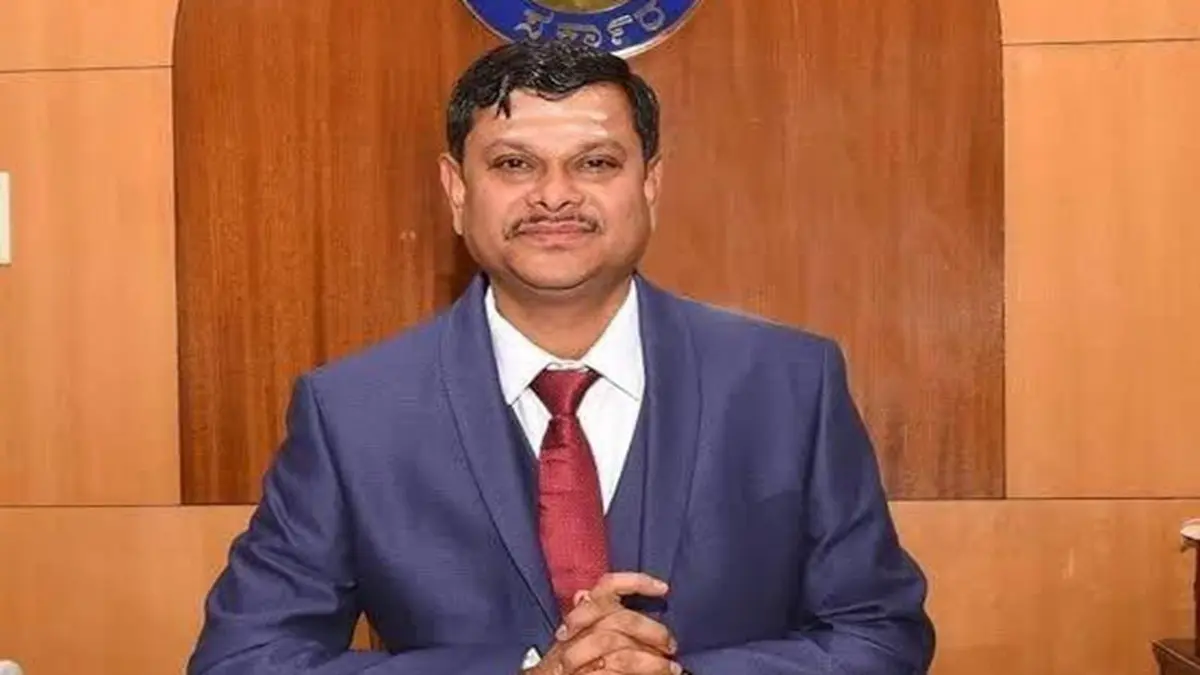 Senior IAS Officer Mahantesh Bilagi And Two Others Killed In Deadly Car Crashes Near Karnataka's Kalaburagi Senior IAS Officer Mahantesh Bilagi And Two Others Killed In Deadly Car Crashes Near Karnataka's Kalaburagi