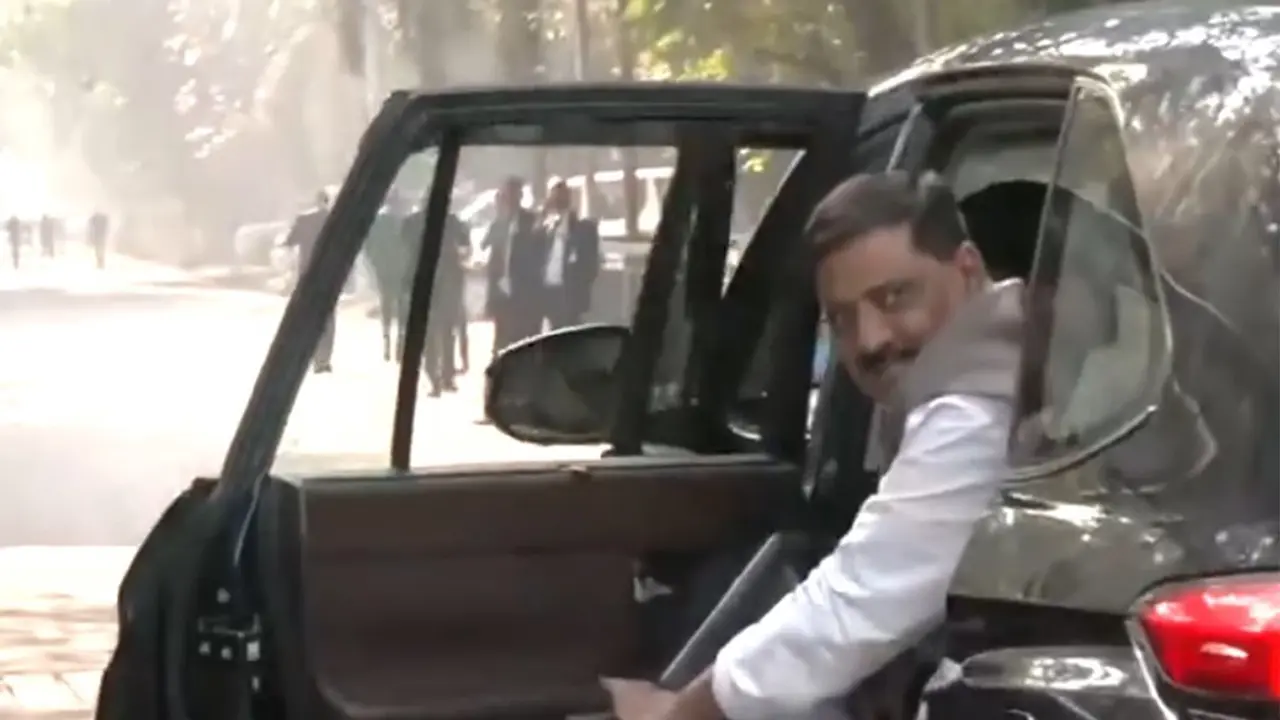 Senior JD(U) Leaders Lalan Singh, Sanjay Jha Visit Nitish Kumar's Residence After NDA's Decisive Bihar Victory Senior JD(U) Leaders Lalan Singh, Sanjay Jha Visit Nitish Kumar's Residence After NDA's Decisive Bihar Victory