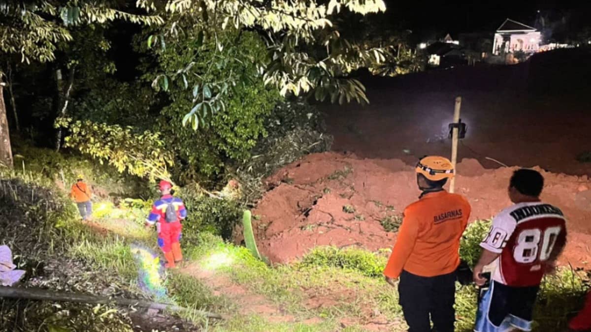 Seven Dead, 82 Missing After Deadly Landslide Hits Indonesia's West Java 