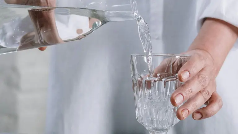 Water: गर्मी में एक दिन में कितना पानी पीना चाहिए? Seven Unknown Health Benefits Of Drinking Warm Water Daily