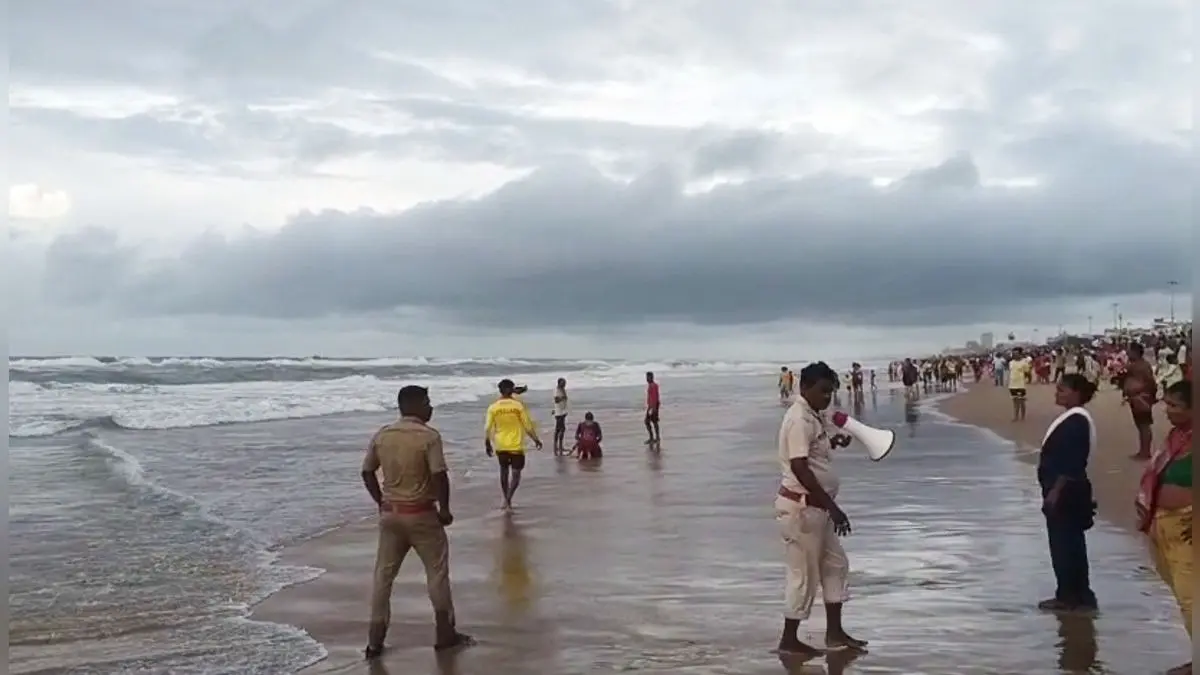 Severe Cyclonic Storm 'Montha' Weakens Over Coastal Andhra, To Maintain Intensity During Next 6 Hours