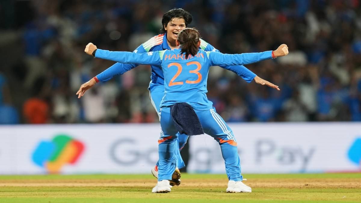 Shafali Verman and Harmanpreet Kaur celebratye a wicket
