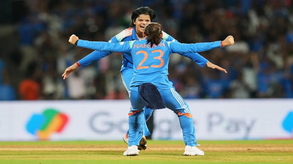 Shafali Verman and Harmanpreet Kaur celebratye a wicket