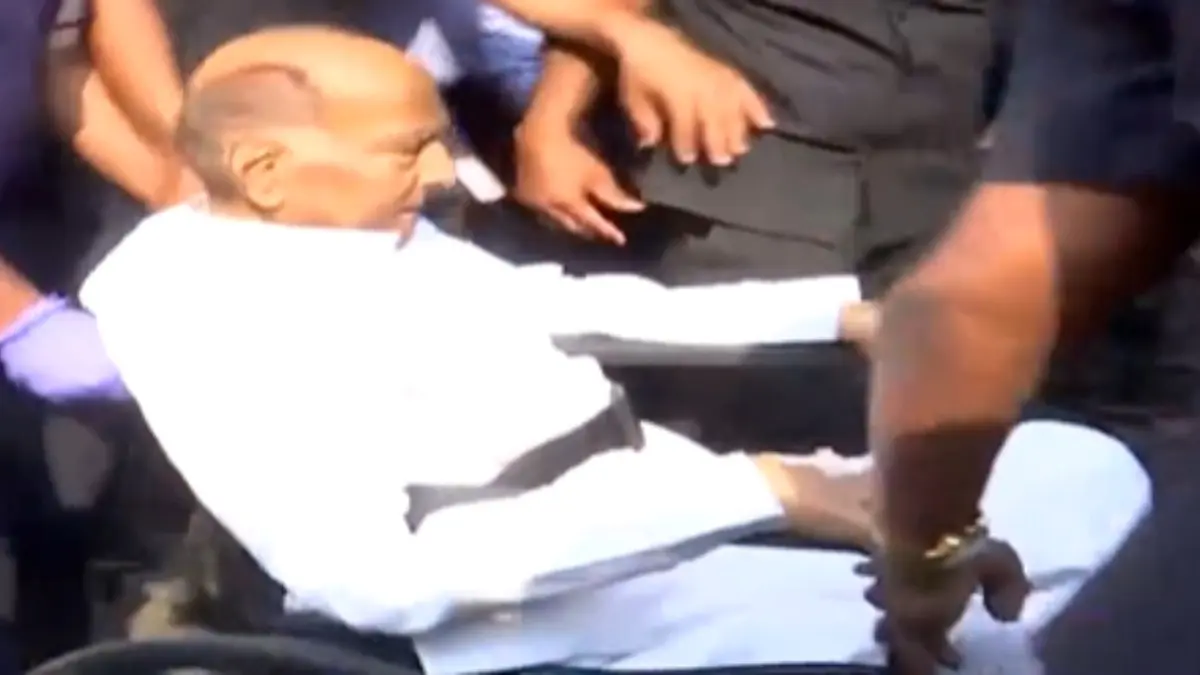 Sharad Pawar Rushed To Hospital in Pune After Complaints of Persistent Cough, 3 Medical Teams Attending Him Sharad Pawar Rushed To Hospital in Pune After Complaints of Persistent Cough