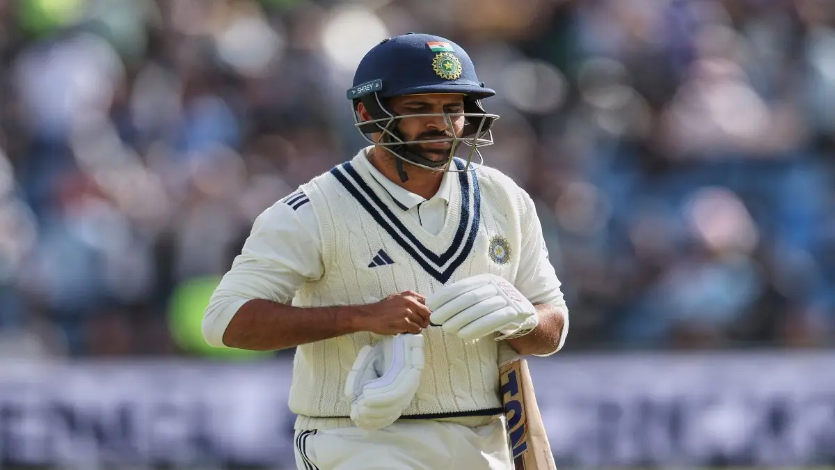 Shardul Thakur returns to Pavilion after his dismissal