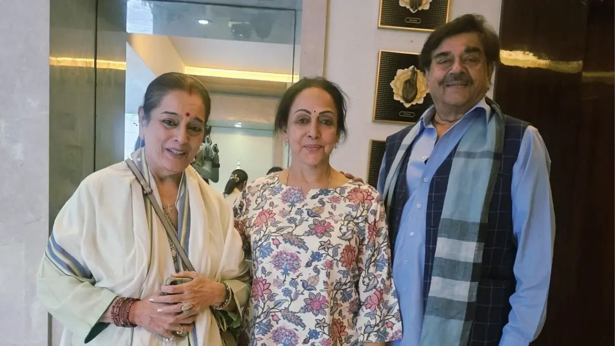 Shatrughan Sinha Takes Update On Dharmendra's Health Ahead Of His 90th Birthday, Enquires Hema Malini About 'Family Wellbeing' Shatrughan Sinha checks on Dharmendra, Hema Malini