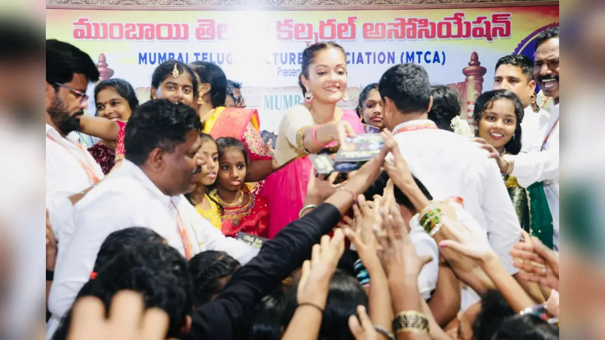 Sheena Chohan Got Invited As Chief Guest At Mumbai Telugu Cultural Association’s Massive Flora Festival; Gifts 1000 Human Rights Books To Young Girls Sheena Chohan Got Invited As Chief Guest At Mumbai Telugu Cultural Association’s Massive Flora Festival