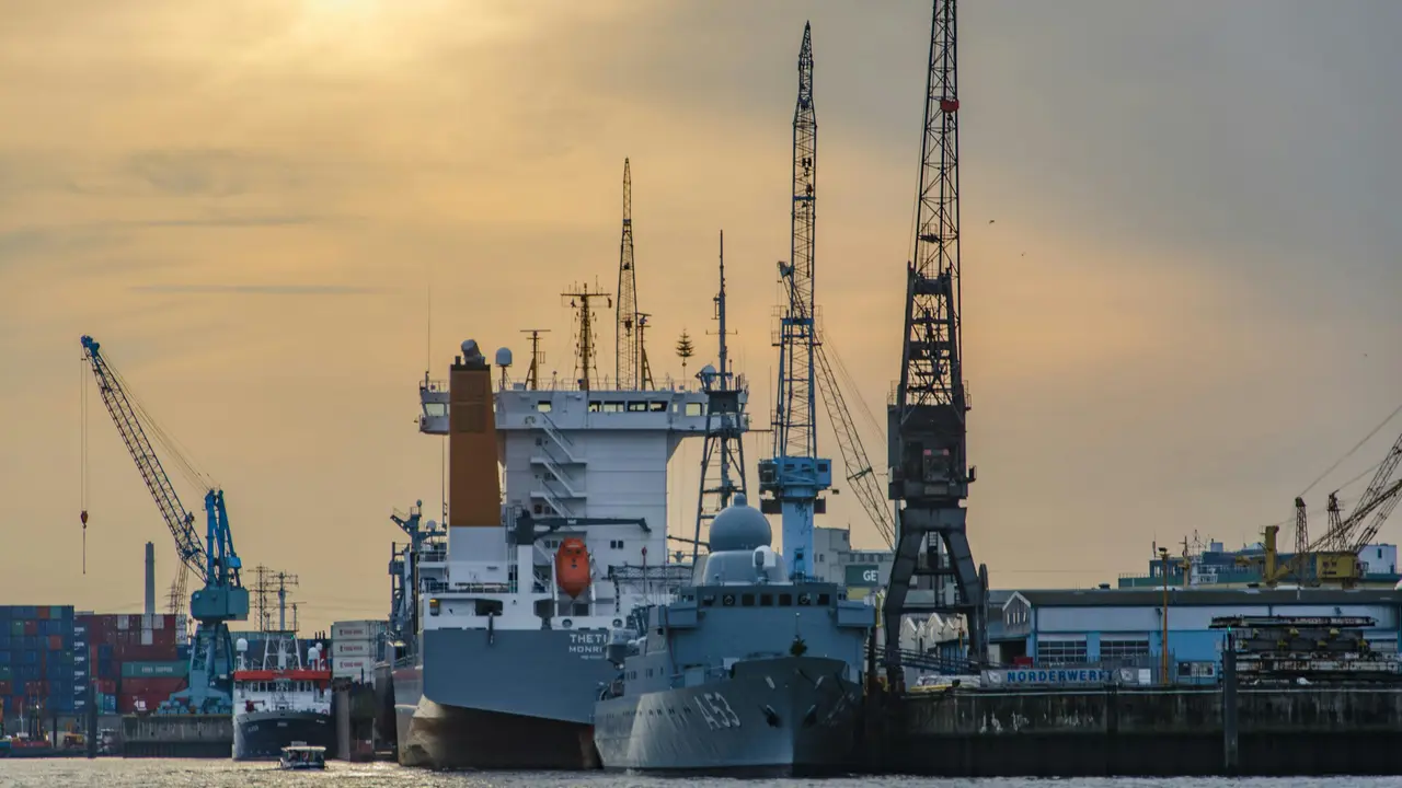 Shipping ministry approves wage structure revision for workers of major ports Shipping Ministry
