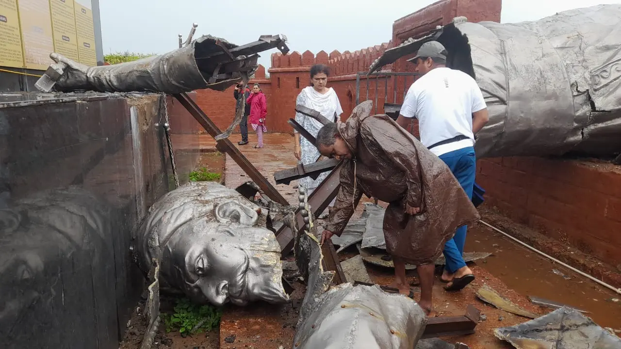 Shivaji Maharaj Statue Collapse: FIR Registered Against Contractor, Structural Consultant Shivaji Maharaj collapses in Sindhudurg