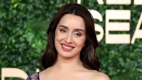Shraddha Kapoor 'Bullies' Rumoured Boyfriend Rahul For Vada Pao Date Months After Unfollowing Him Shraddha Kapoor on a date with rumored BF Rahul Mody