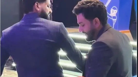 Shreyas Iyer Gives Up Seat To Rohit Sharma As Indian Stars Share Heartwarming Moment Shreyas Iyer and Rohit Sharma