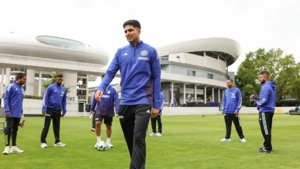 Shubman Gill along with other team members
