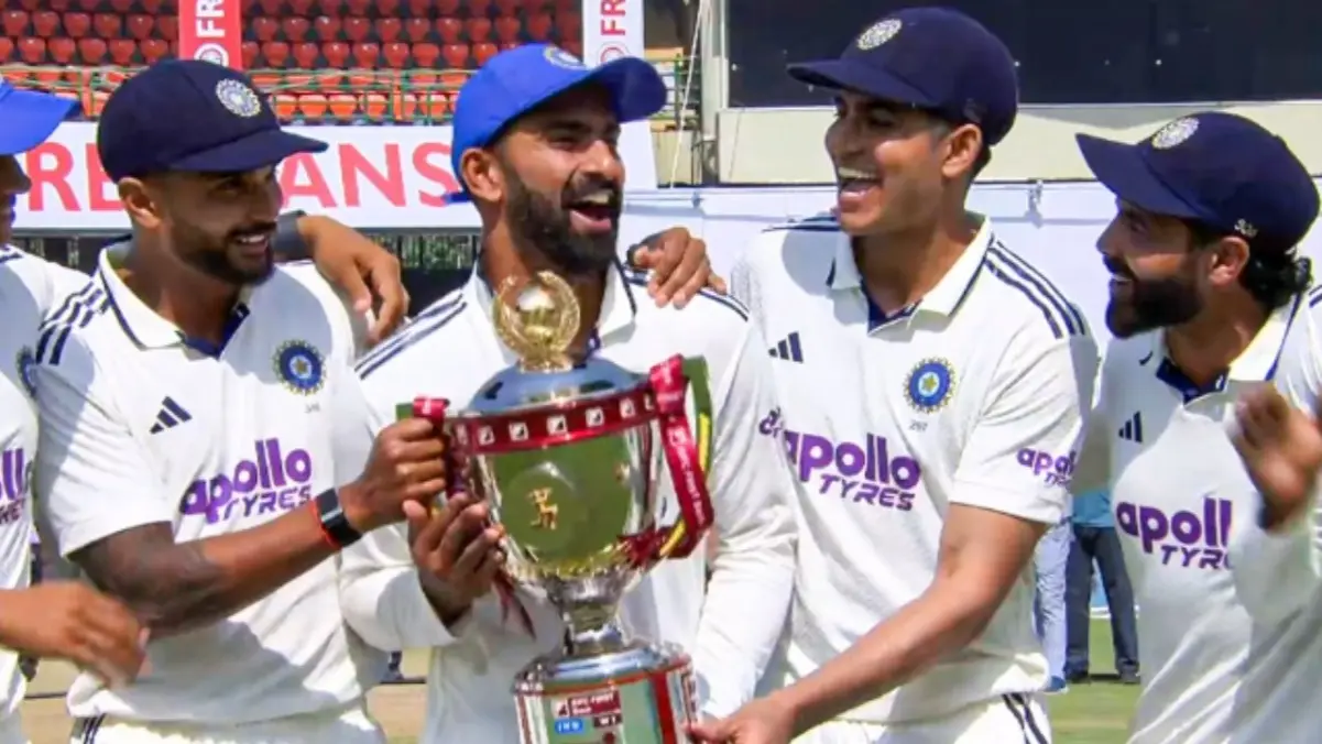 Shubman Gill hands over trophy to N. Jagadeesan