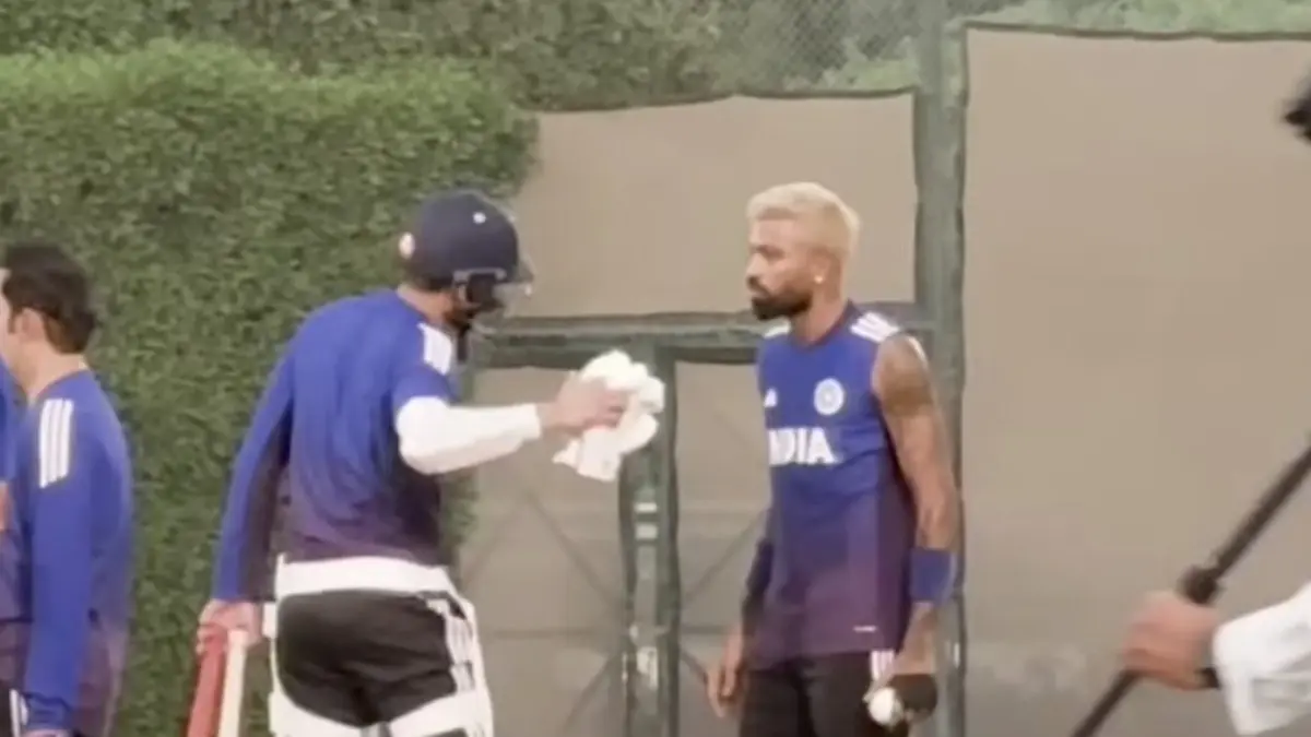Shubman Gill Gives Batting Tips to Hardik Pandya Ahead of India-UAE Asia Cup 2025 Match; Picture Goes Viral Shubman Gill, Hardik Pandya