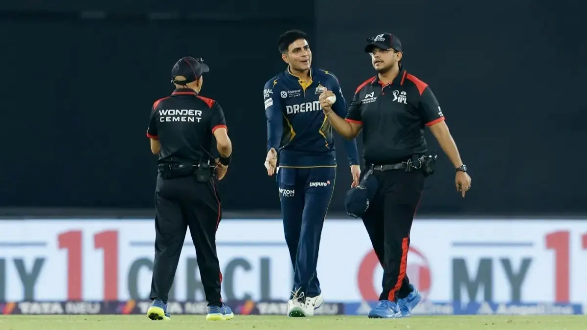 IPL 2025: Skipper Shubman Gill Left Furious, Argues With Umpire On Two Occasions During GT vs SRH Clash Shubman Gill has an animated chat with the umpire