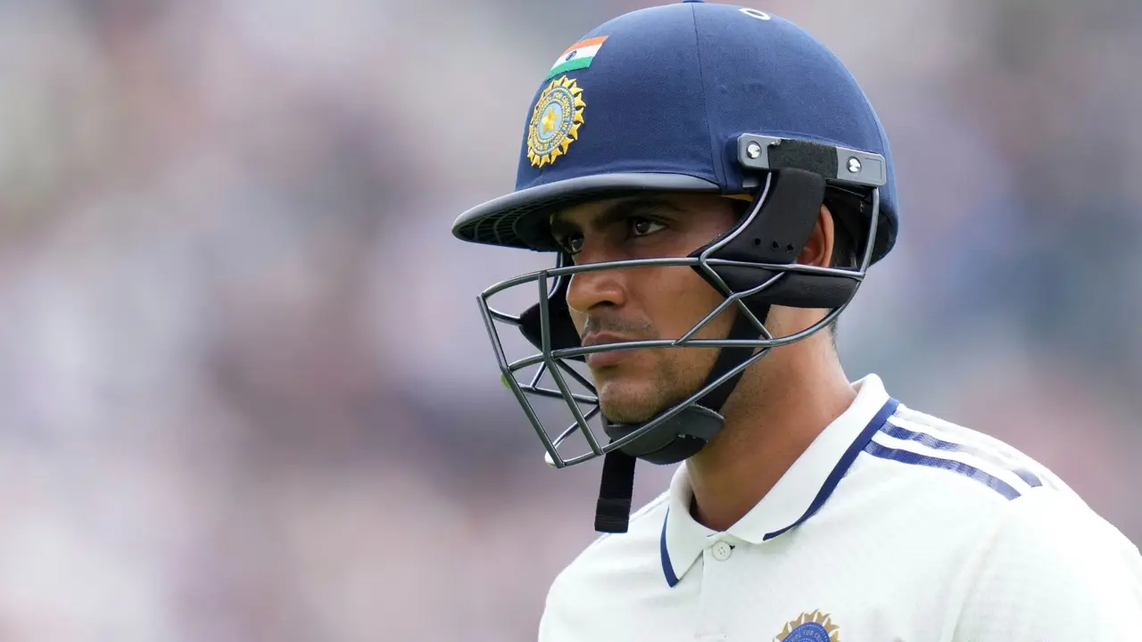 IND vs ENG: Shubman Gill Booed Mercilessly by English Fans, Questions Asked Over 'Spirit of Cricket' Shubman Gill walks off after being dismissed at Old Trafford.