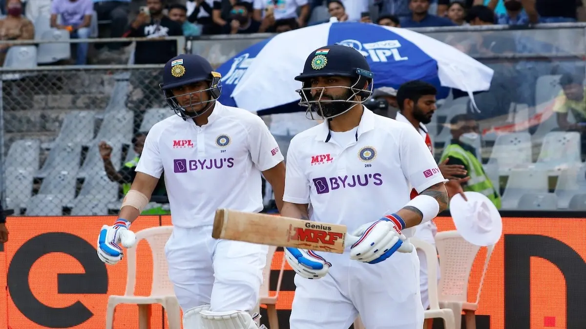 Shubman Gill with Virat Kohli