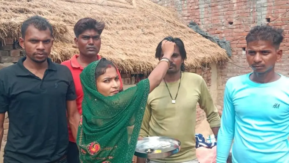 Woman Finds Lost Brother After 18 Yrs, Recognizes Him With His broken tooth in Insta Reels Siblings reunited through Insta reels in UP's Kanpur