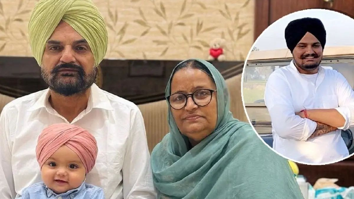 बेटे की मौत के बाद संकट में सिद्धू मूसेवाला का परिवार? SSP ऑफिस के बाहर धरने पर क्यों बैठे माता-पिता Sidhu Moosewala parents protest