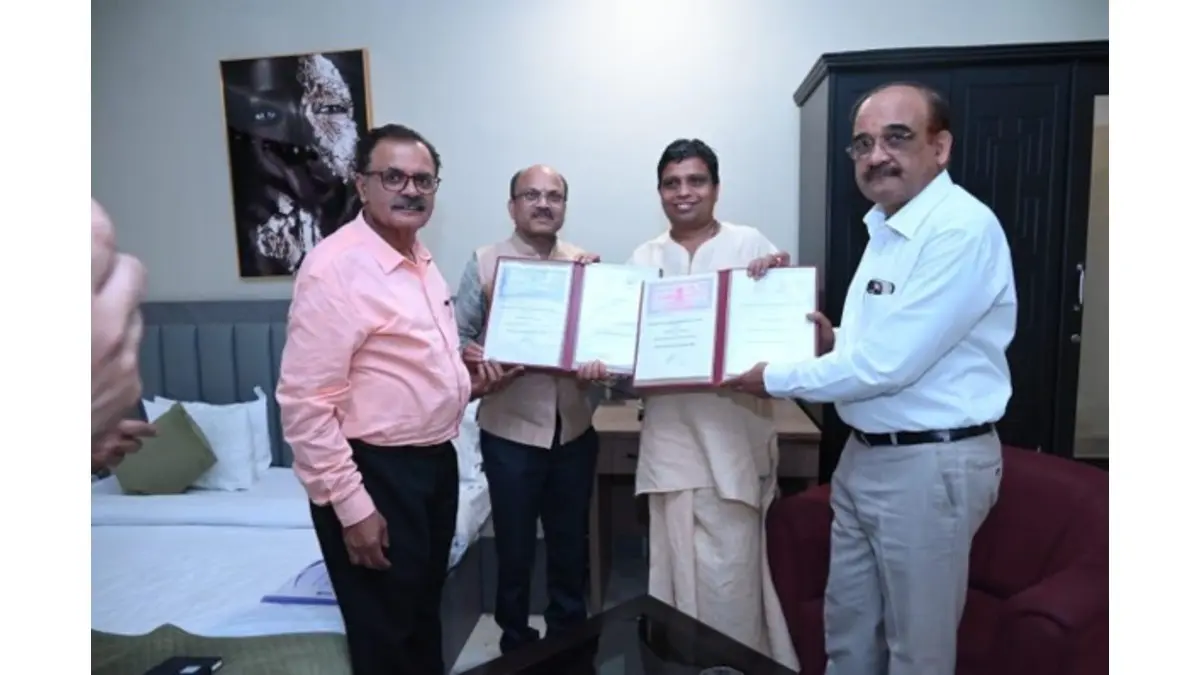 Signing of MoU for Academic Collaboration between Patanjali Yogpeeth and Awadhesh Pratap Singh University, Rewa Signing of MoU for Academic Collaboration between Patanjali Yogpeeth and Awadhesh Pratap Singh University, Rewa