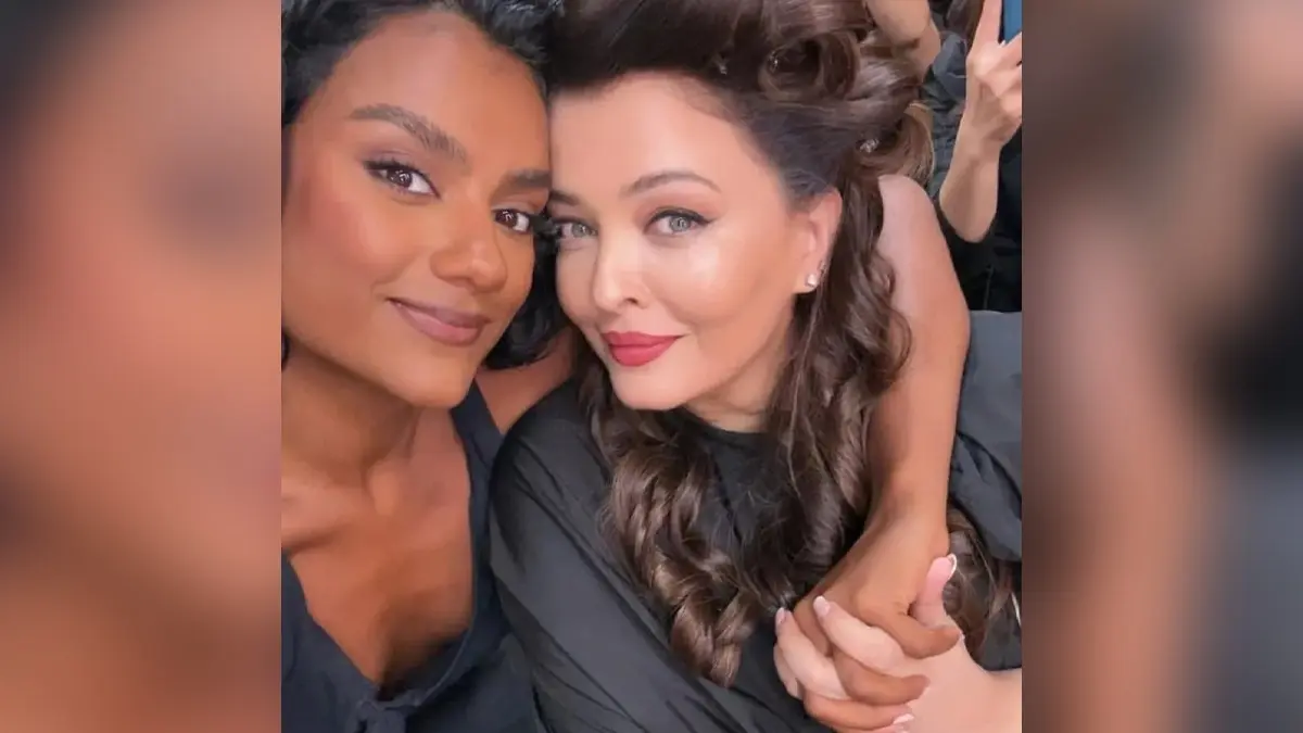 Simone Ashley's Selfie With Aishwarya Rai Bachchan