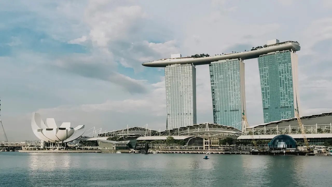 Singapore's Population Rises by 2%, Crosses 6 Million Mark Singapore - Welcome to the Lion City: Singapore's blend of modernity and green spaces awaits you.