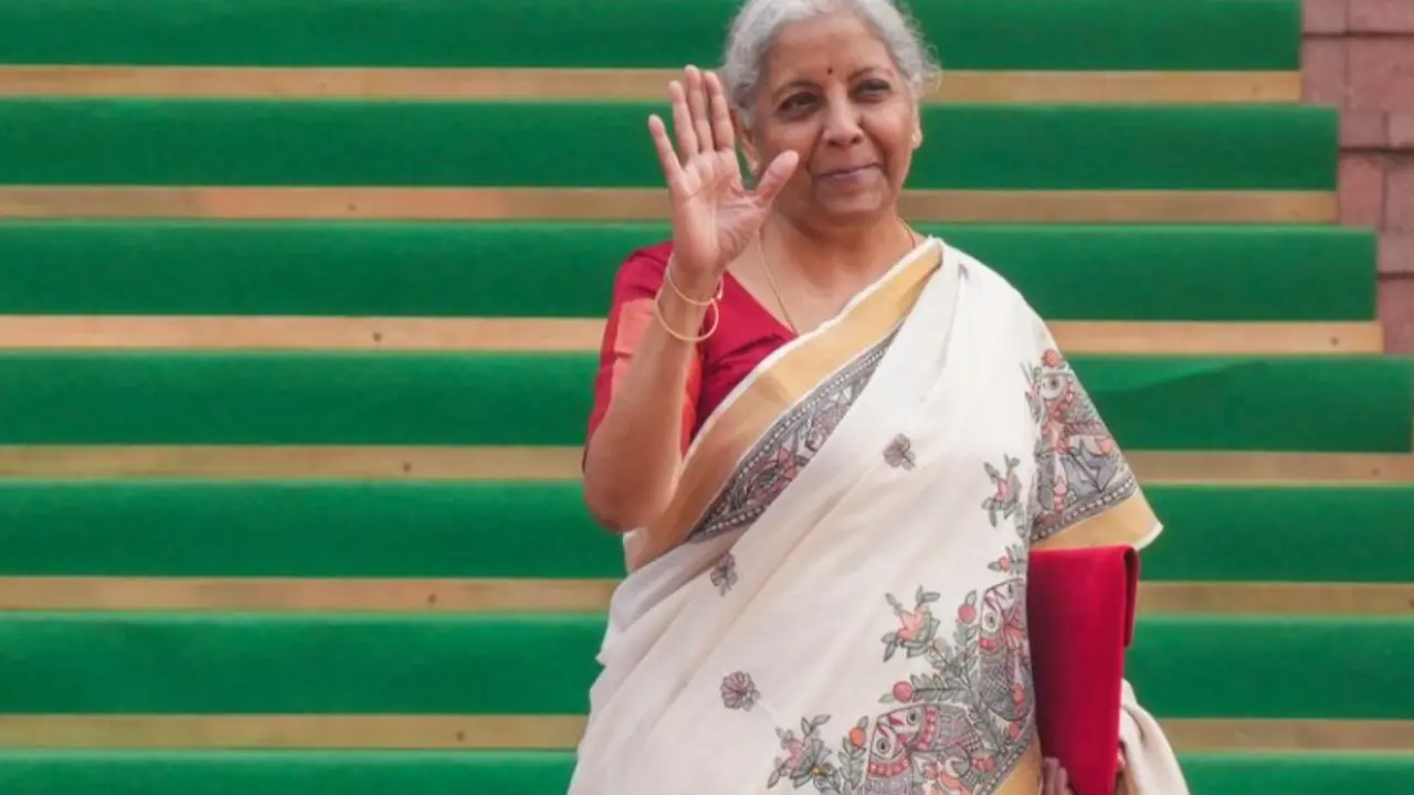 किसानों को ‘धोखा’ देने से किसी का भला नहीं होगा, बोलीं वित्त मंत्री Sitharaman’s saree featured Madhubani motifs along the border