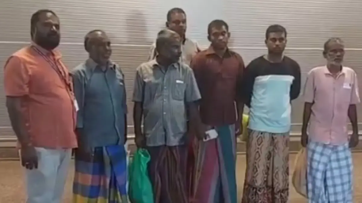 श्रीलंका की जेल से रिहा हुए तमिलनाडु के छह मछुआरे चेन्नई पहुंचे Six Tamil Nadu fishermen released from Sri Lankan jail