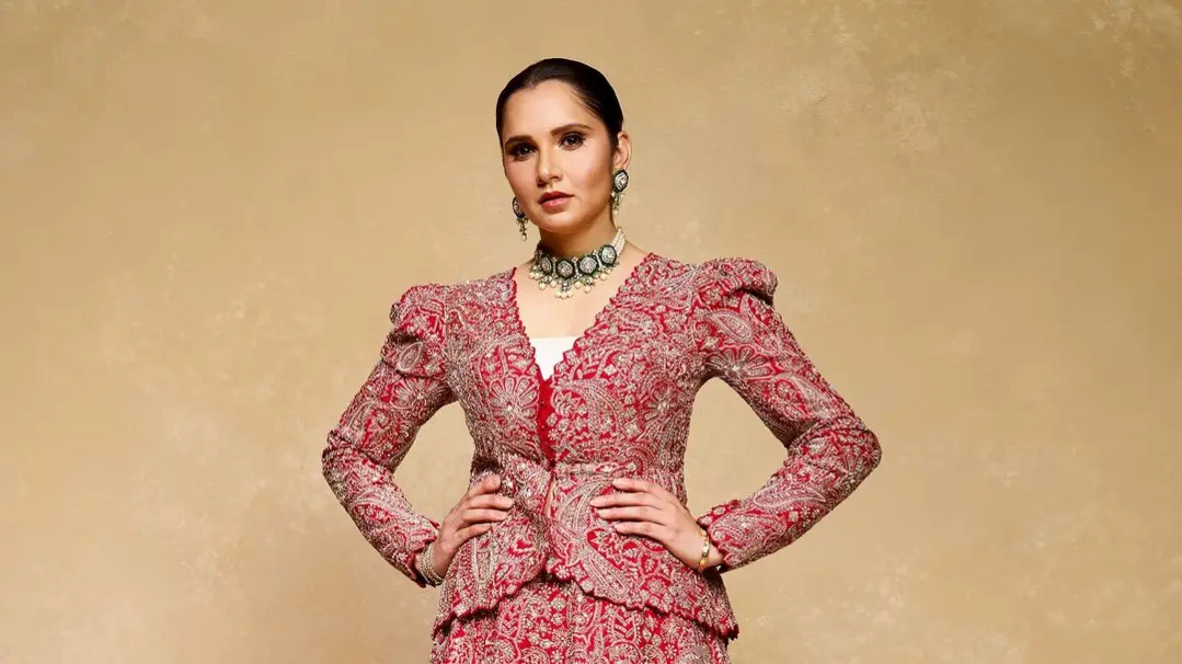 Anant-Radhika: अंबानी बैश में लाल ड्रेस में पहुंचीं सानिया मिर्जा, फैंस बोले- कोई पछता रहा होगा... Sania Mirza at Anant-Radhika shubh aashirwad samaroh