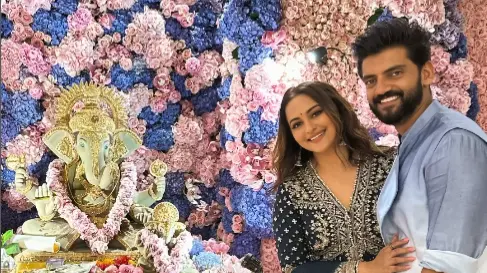 Sonakshi Sinha-Zaheer Iqbal Celebrate First Ganesh Chaturthi Together After Marriage | WATCH Sonakshi Sinha-Zaheer Iqbal