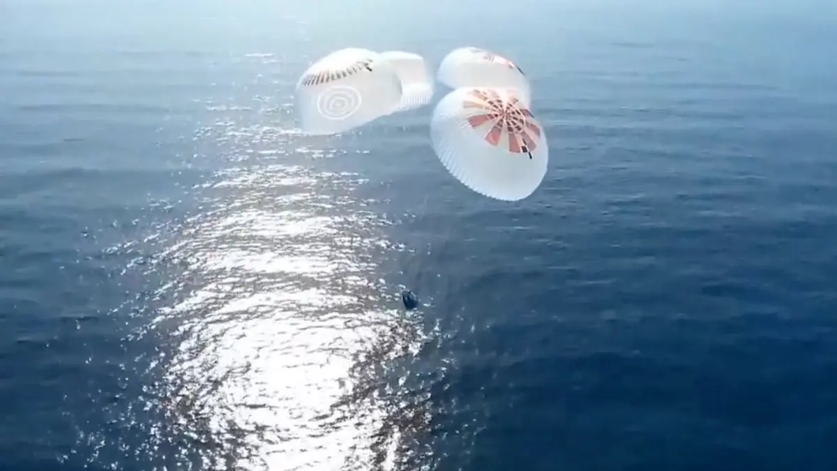 Space tourists splashdown, dragon, spaceX