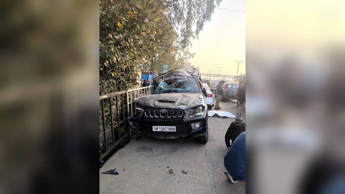 Speeding Scorpio Overturns in Ghazipur, Elderly Man Killed; Five Youths Inside SUV