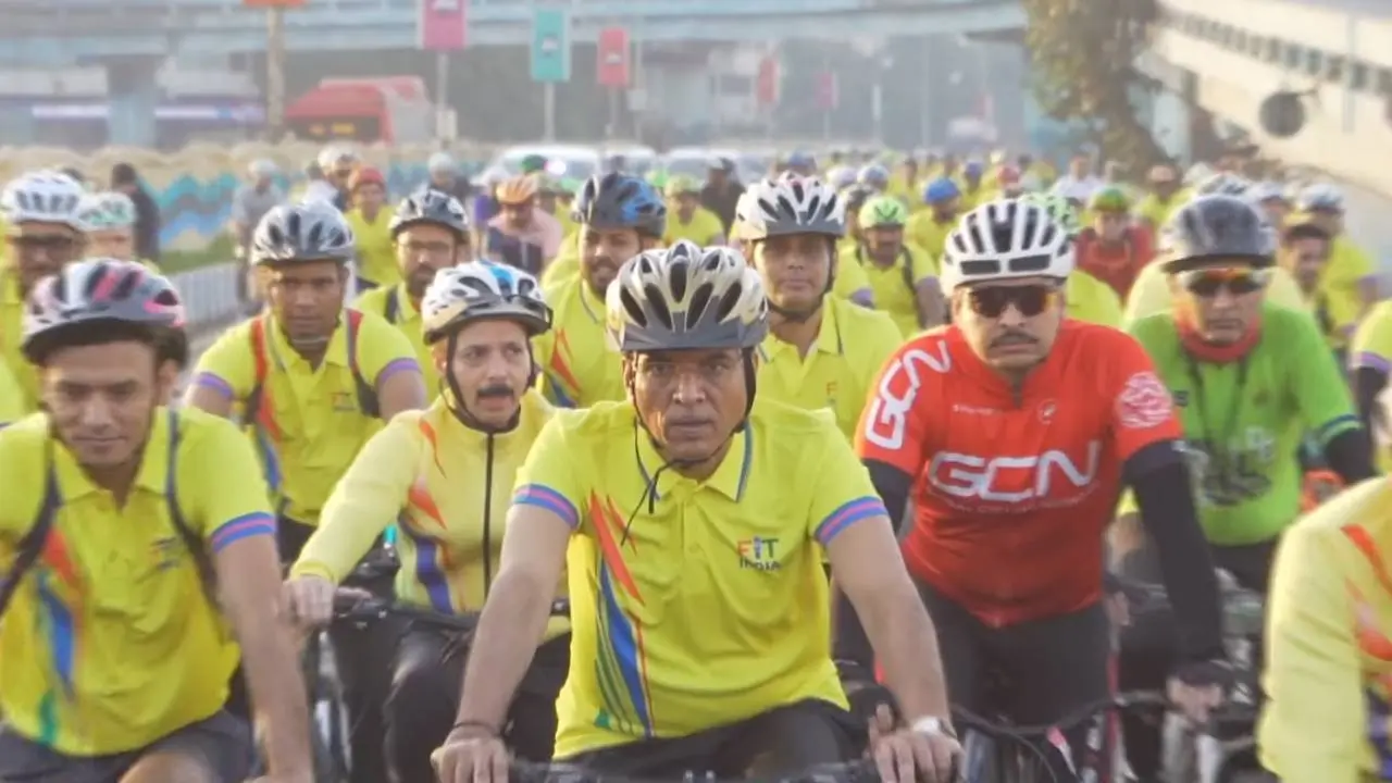 खेल मंत्री मांडविया ने युवाओं से साइकिल का उपयोग आवागमन के विकल्प के रूप में करने का आग्रह किया Sports Minister Mansukh Mandaviya