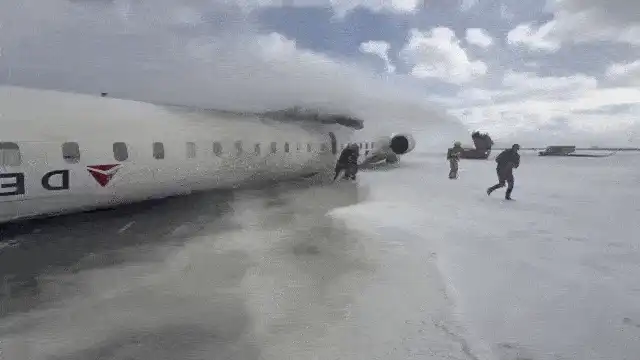 Delta airlines plane crash lands