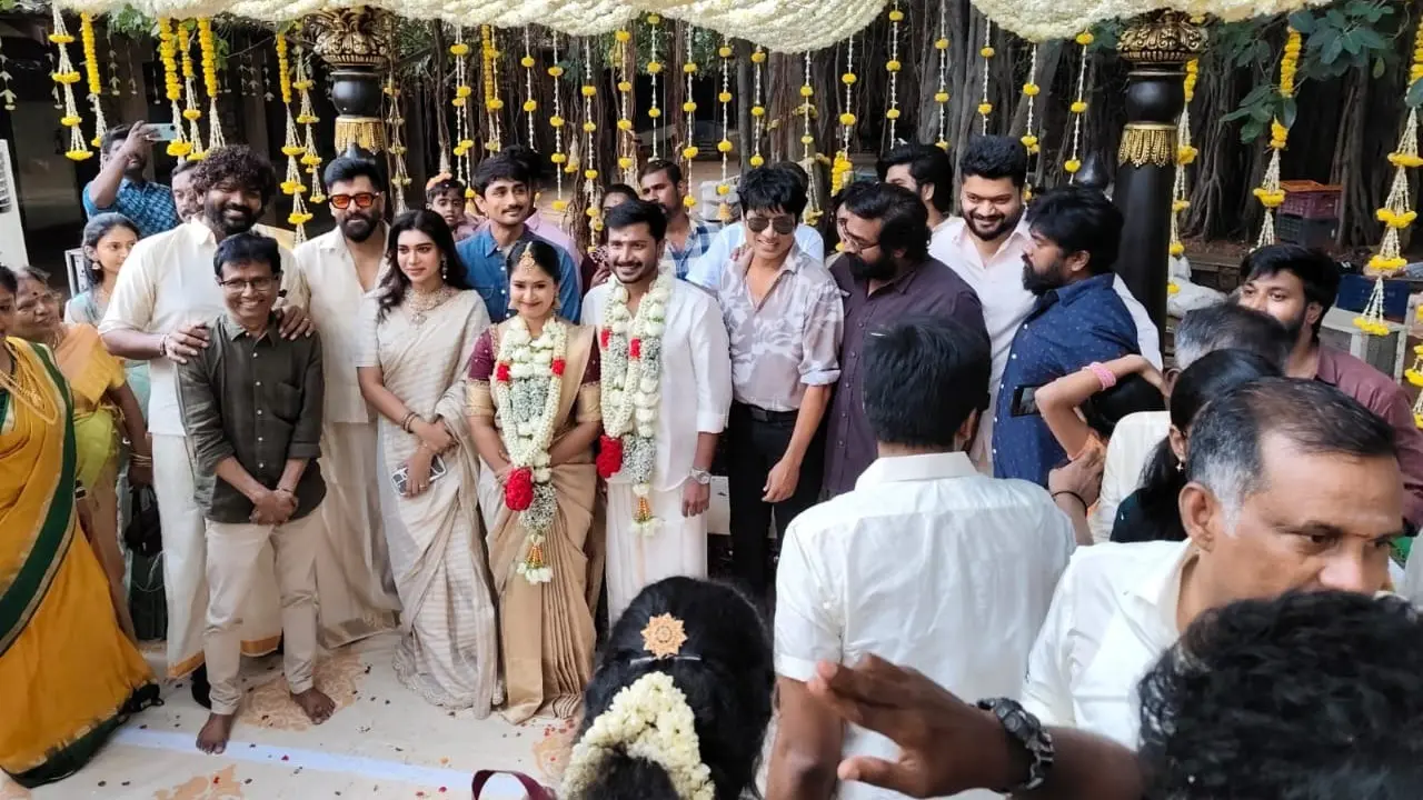 Chiyaan Vikram, Siddharth, Vijay Sethupathi In Picture Perfect Frame For Veera Dheera Sooran Director Arun Kumar's Wedding Star-studded wedding of SU Arun Kumar