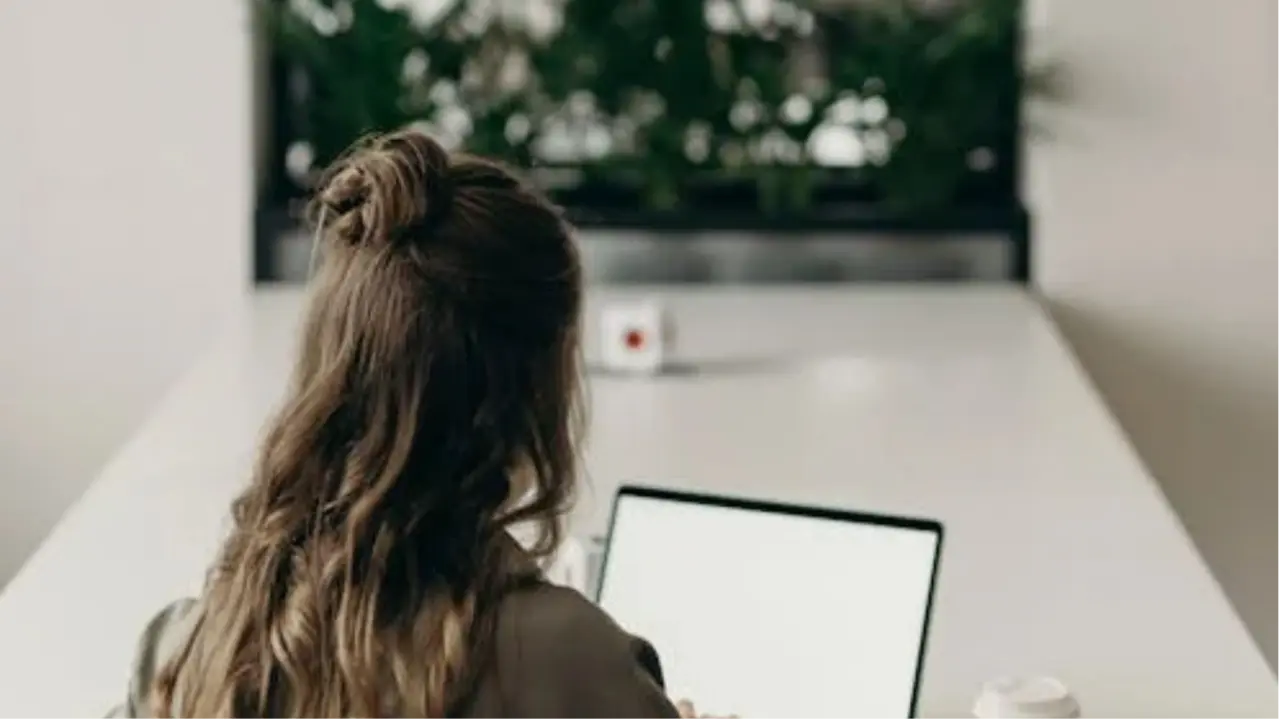 Employee fined Rs 100 for following Gudi Padwa dress code