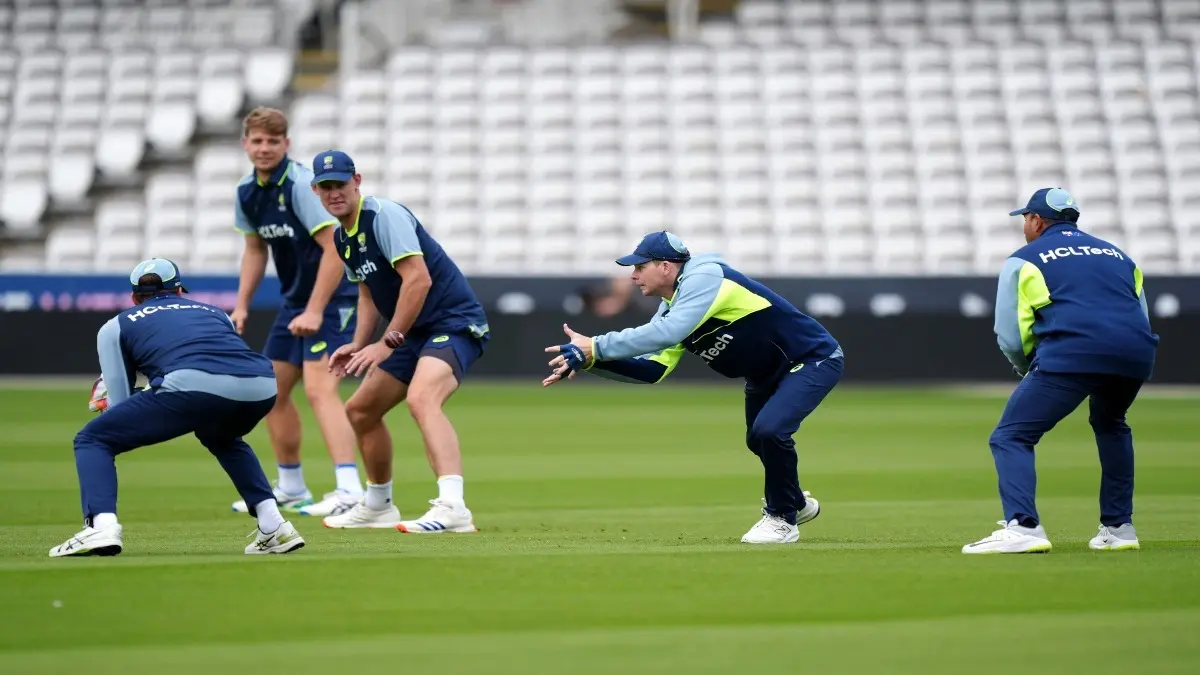 Steve Smith looks to catch the ball at Lord's