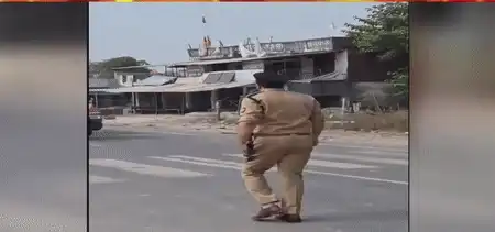 STF Chief Amitabh Yash confronting the unruly crowd in Bahraich