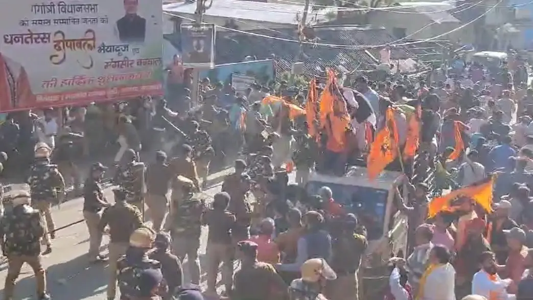 Uttrakhand: बहराइच के बाद उत्तरकाशी में प्रदर्शन के दौरान पथराव, हिंदू संगठन की मस्जिद हटाने की मांग stone pelting during protest in Uttarkashi