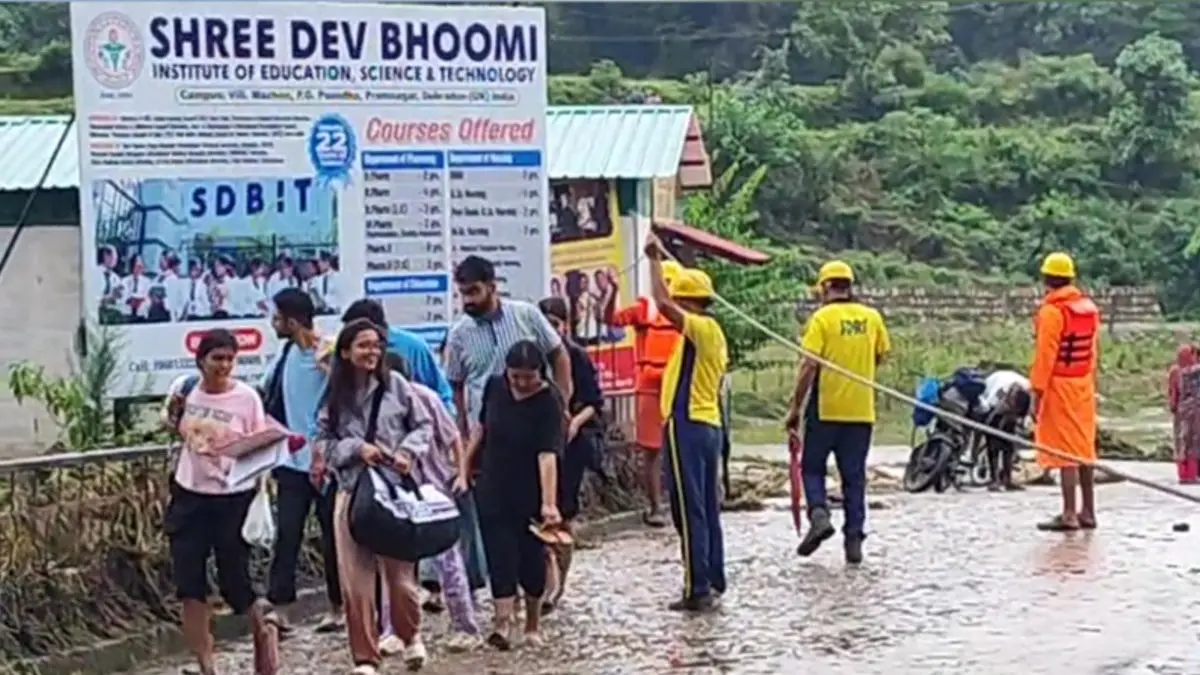 200 Students Rescued From Waterlogged Institute in Dehradun After Heavy Rain in Uttarakhand Students Rescued in Dehradun After Heavy Rains Flood Institute
