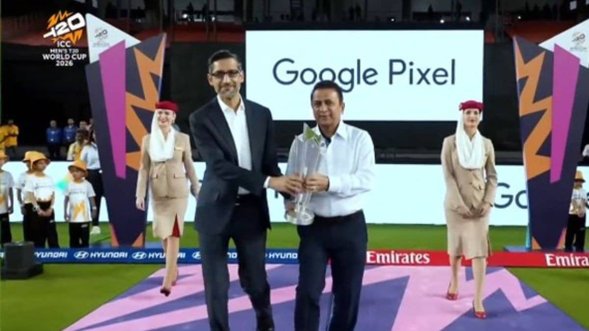 T20 World Cup 2026: अहमदाबाद में सुनील गावस्कर के साथ ट्रॉफी लेकर मैदान पर पहुंचे गूगल CEO सुंदर पिचाई, IND vs SA मैच का उठाया लुत्फ
