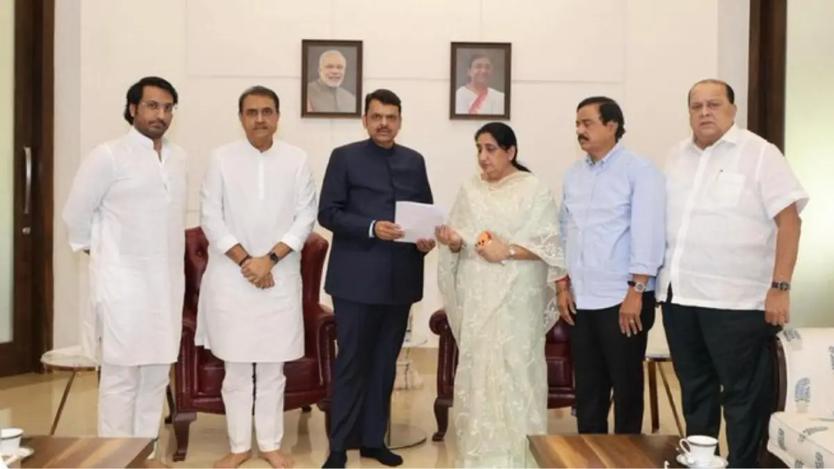 Sunetra Pawar Demands CBI Probe into Ajit Pawar Plane Crash, Meets CM Fadnavis Sunetra Pawar Demands CBI Probe into Ajit Pawar Plane Crash, Meets CM Fadnavis