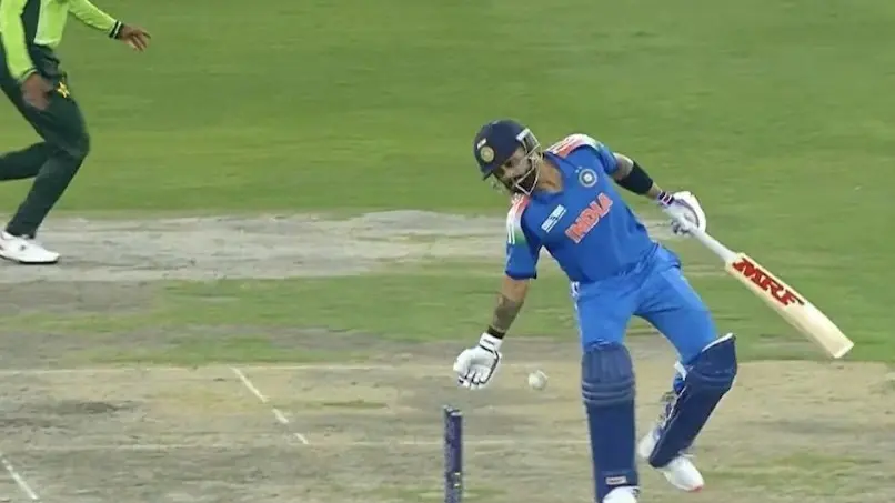 Sunil gavaskar angry on virat kohli for obstructing the field