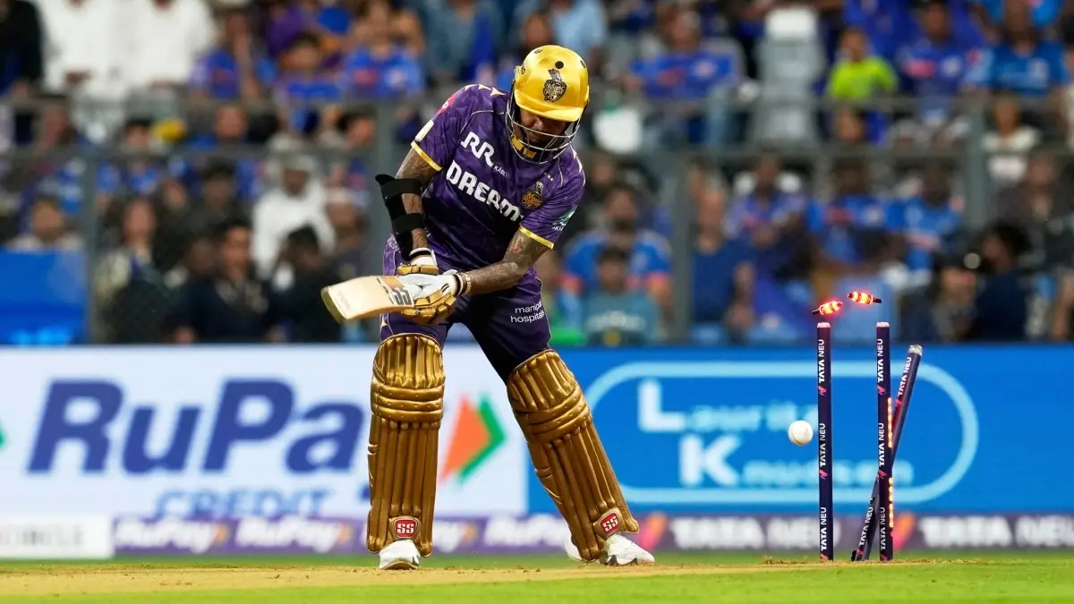 Sunil Narine loses his wicket against MI