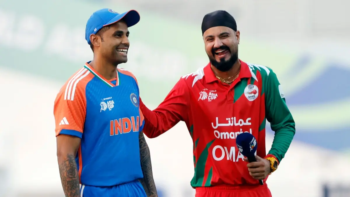 Asia Cup 2025: Suryakumar Yadav Faces Awkward Slip-Up During Toss, India Skipper Has A Priceless Reaction: 'I Have Become Like Rohit' Suryakumar Yadav and Jatinder Singh