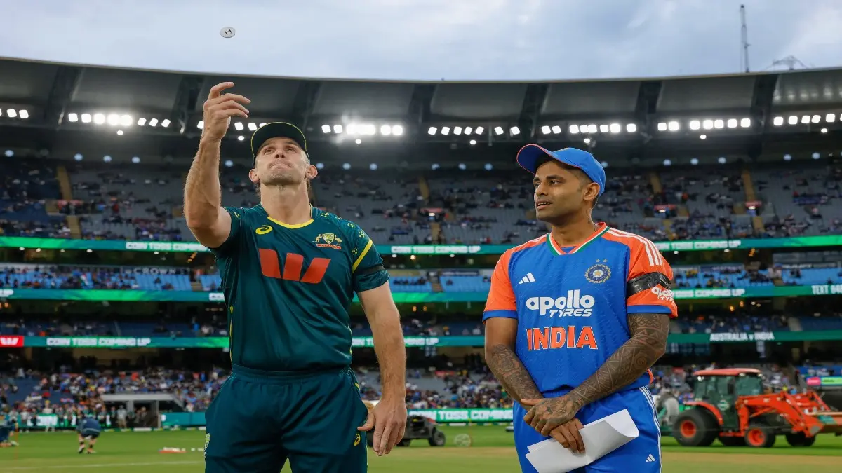 Suryakumar Yadav and Mitchell Marsh during the toss