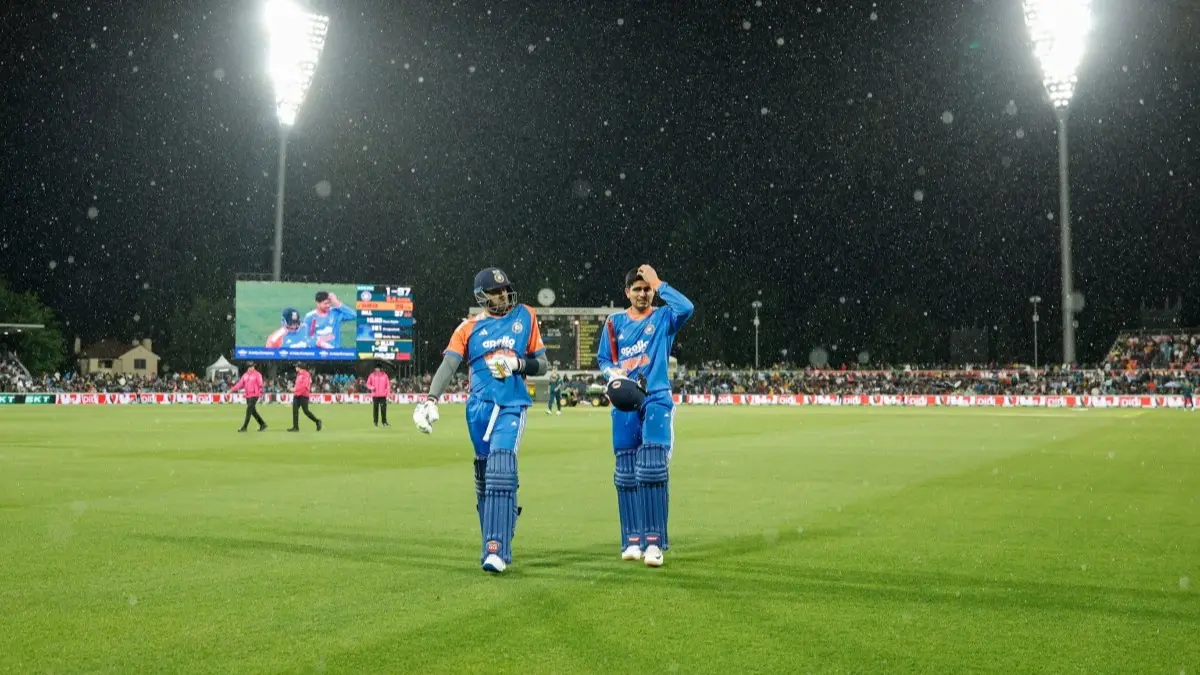 Suryakumar Yadav and Shubman Gill walk off after rain plays spoilsport in Canberra