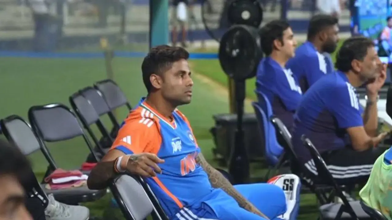 कुर्बानी या कुछ और? 8 विकेट गिर गए... फिर भी बल्लेबाजी करने नहीं आए सूर्यकुमार यादव, कहीं वजह ये तो नहीं suryakumar Yadav sacrifice his batting position why did not come to bat even after 8 wickets fall india vs oman